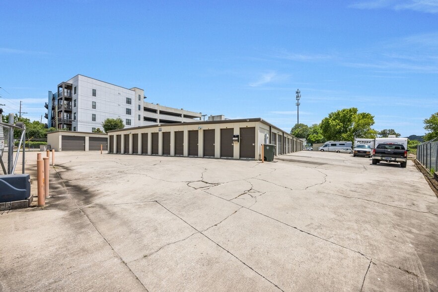 More Photos Of 500 W Manning St, Chattanooga Self Storage For Sale