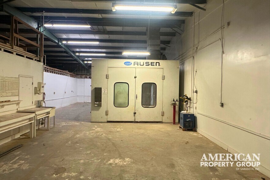 More Photos Of 6805 33rd St E, Sarasota Warehouse For Sale