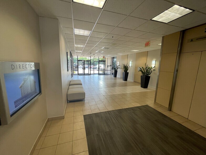 More Photos Of 800 W Airport Fwy, Irving Office For Lease