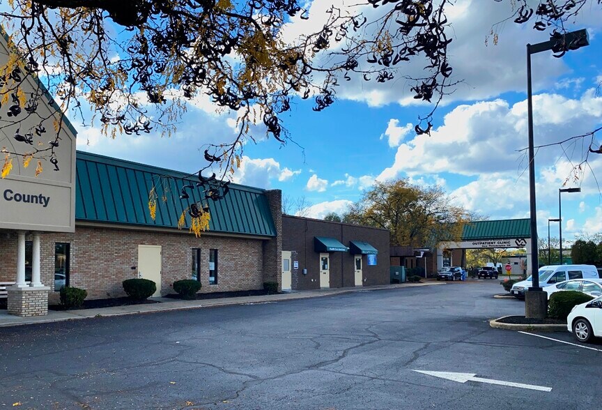 More Photos Of 1260 Monroe St NW, New Philadelphia Medical For Lease