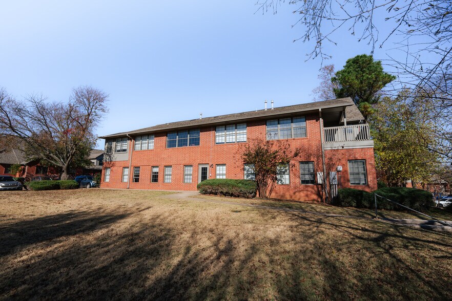 More Photos Of 1900 E 15th St, Edmond Office For Sale