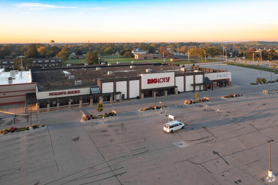 More Photos Of 5415 Washington Ave, Racine Freestanding For Lease