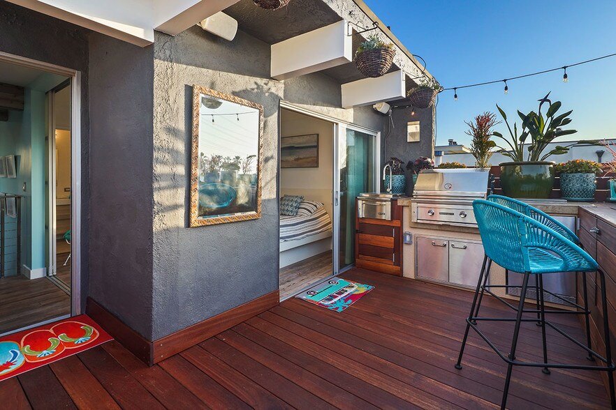 More Photos Of 472 Rosecrans Ave, Manhattan Beach Apartments For Sale