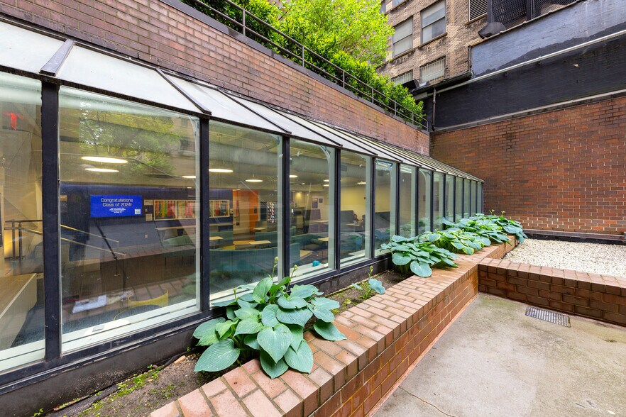 More Photos Of 30 W 61st St, New York Office For Lease