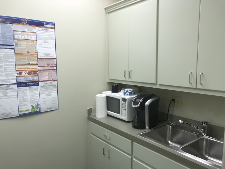 More Photos Of 876 Montreal Rd, Clarkston Warehouse For Lease