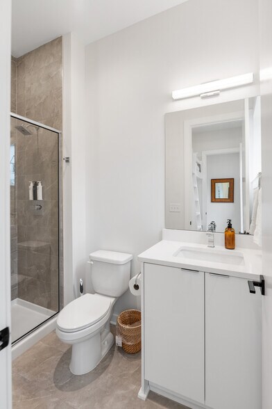 More Photos Of 1233 Lischey Ave, Nashville Apartments For Sale