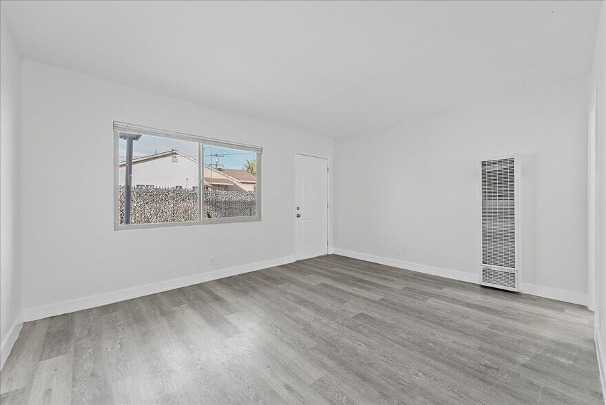 More Photos Of 10329 S Inglewood Ave, Inglewood Apartments For Sale