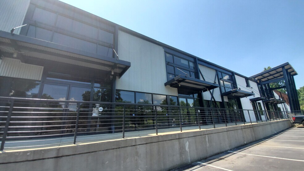 More Photos Of 1425 Ellsworth Industrial Dr, Atlanta Storefront Retail Office For Lease
