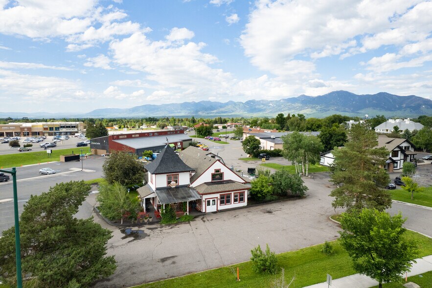 More Photos Of 2711 W College St, Bozeman Restaurant For Sale