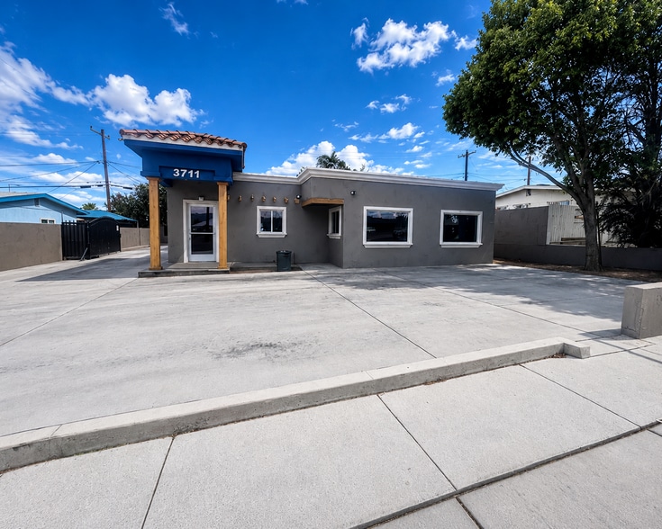 Primary Photo Of 3711 Vegas Dr, Las Vegas Office For Lease