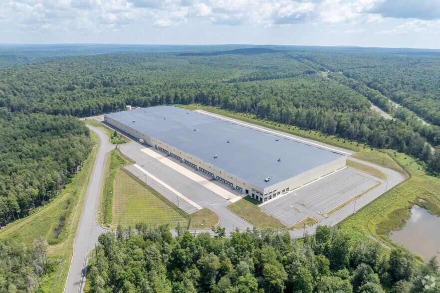 More Photos Of 198 Commercial Blvd, Blakeslee Warehouse For Lease