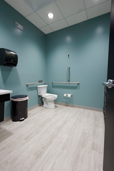 More Photos Of 101 Grant Pl, Lowell Medical For Lease