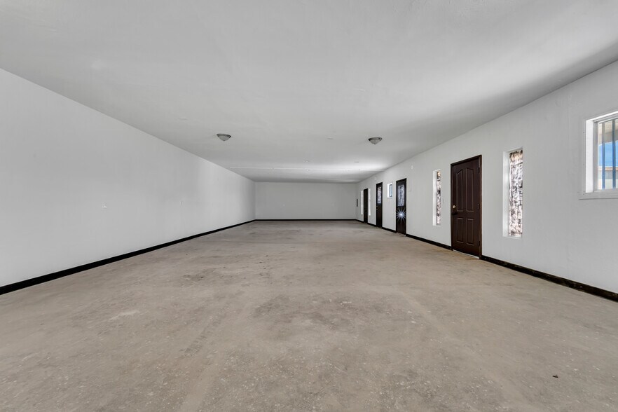 More Photos Of 113 W Pillsbury St, Lancaster Flex For Sale