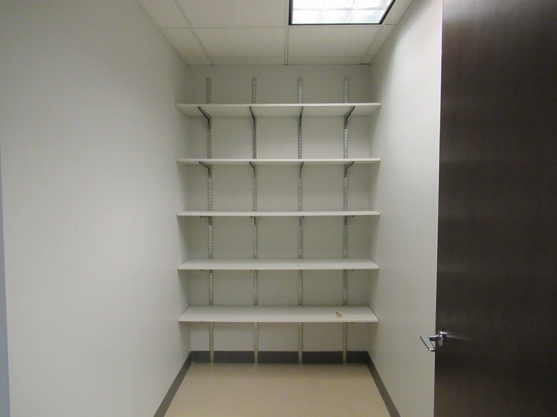 More Photos Of 3201 W White Oaks Dr, Springfield Office For Sale