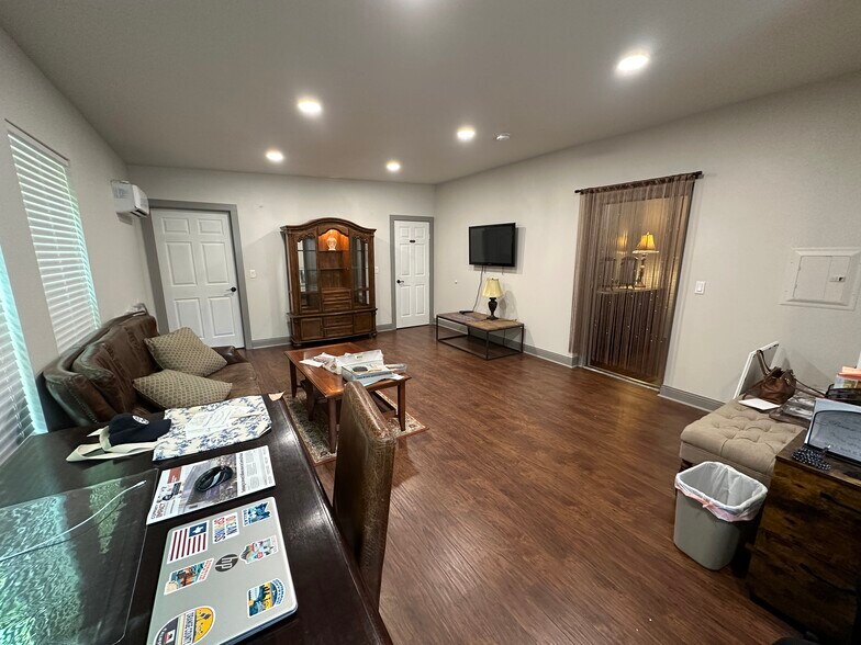 More Photos Of 1008 S Rock St, Georgetown Office Residential For Sale