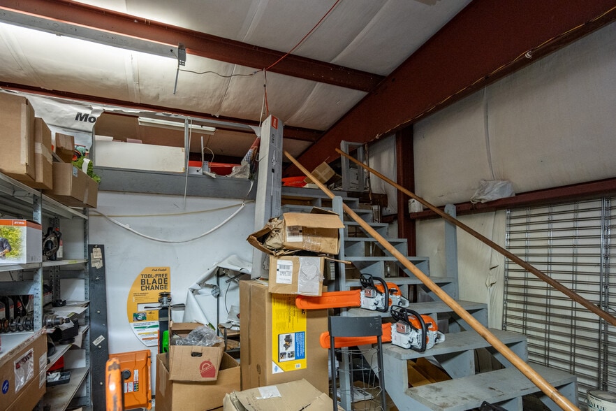 More Photos Of 19530 Garrett Hwy, Oakland Freestanding For Sale