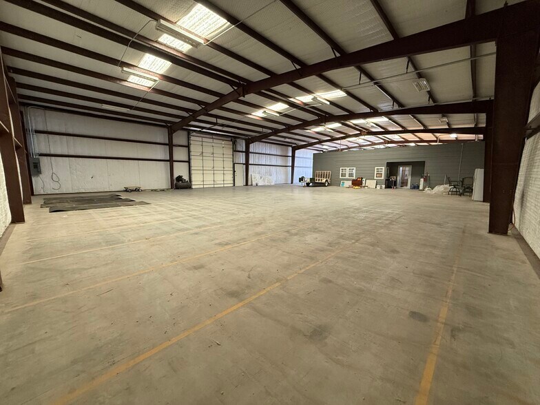 More Photos Of 2303 Private Road 7340 rd, Lubbock Warehouse For Lease