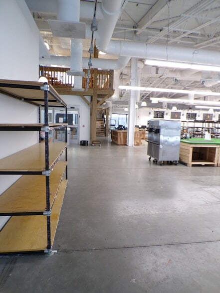 More Photos Of 225 Ellicott St, Buffalo Supermarket For Sale