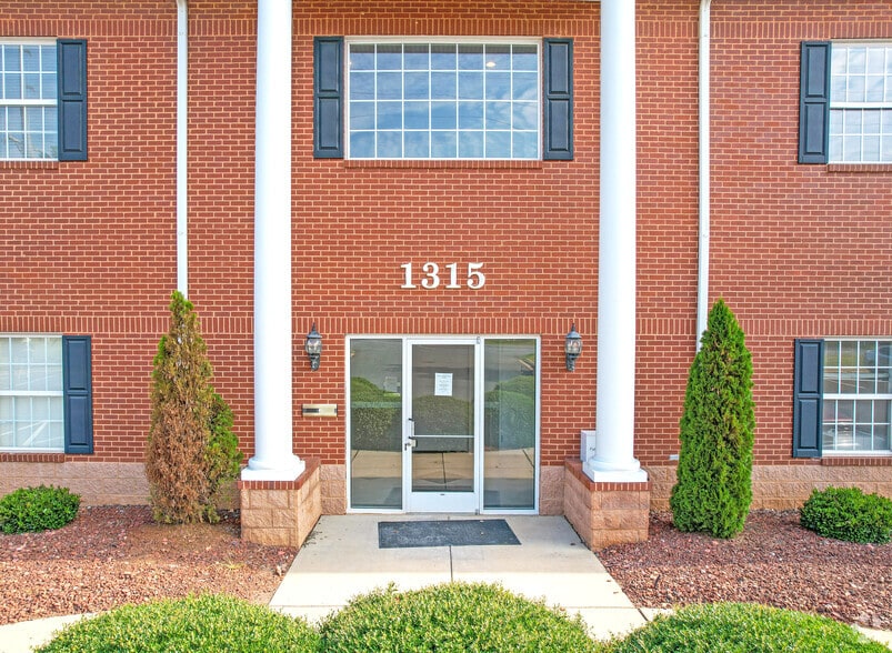 More Photos Of 1315 Sunset Dr, Monroe Medical For Lease