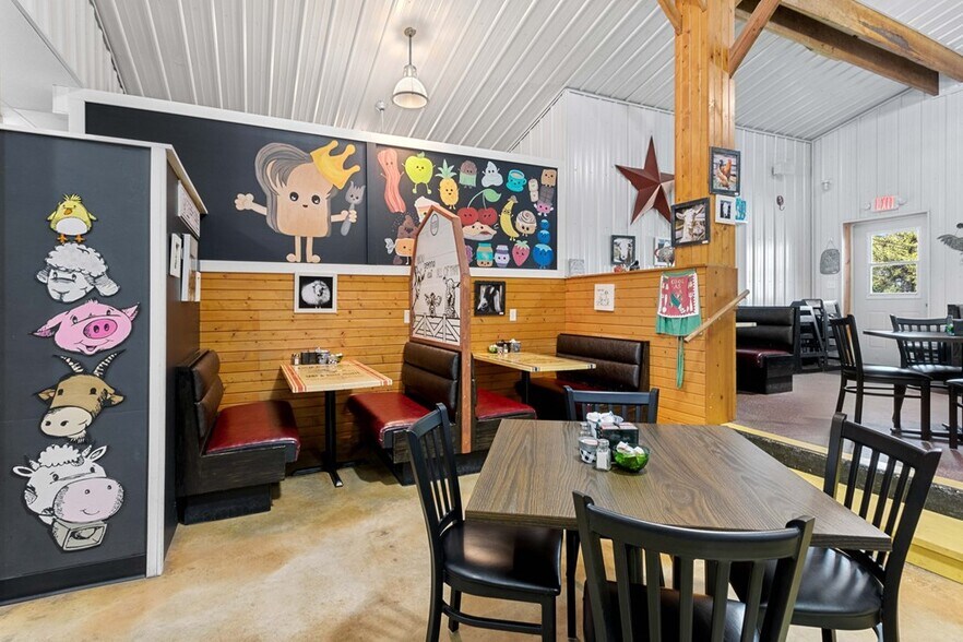 More Photos Of 6216 WI-42, Egg Harbor General Retail For Sale