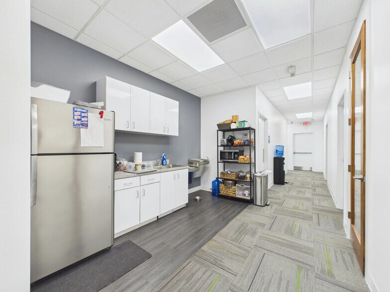 More Photos Of 700 Brookstone Centre Pky, Columbus Medical For Lease