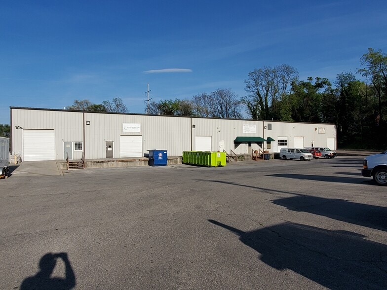 Primary Photo Of 2401 Plantation Rd NE, Roanoke Manufacturing For Sale