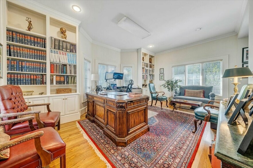 More Photos Of 1328 3rd St SW, Roanoke Office For Sale