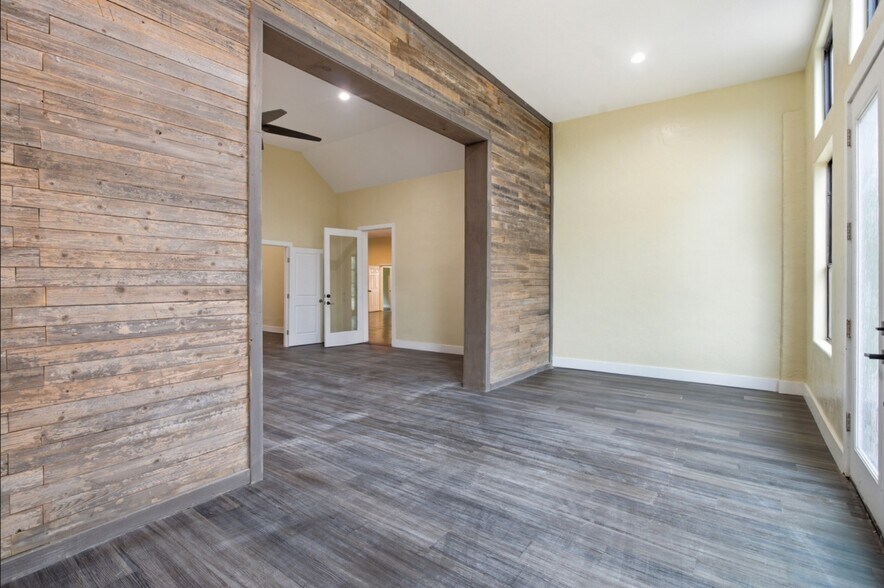More Photos Of 17621 Stacey Ln, Lago Vista Lodge Meeting Hall For Lease