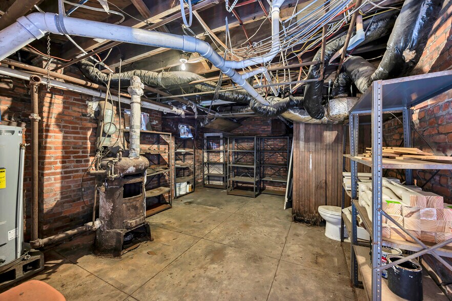 More Photos Of 8 S 7th St, Wilmington Office For Sale