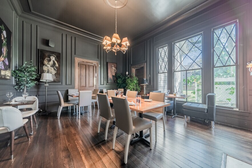 More Photos Of 224 W 10th St, Charlotte Restaurant For Sale