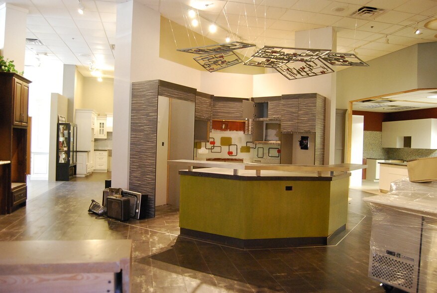 More Photos Of 15250 N Hayden Rd, Scottsdale Showroom For Sale