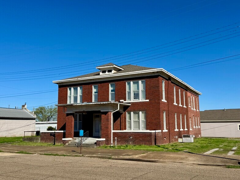 More Photos Of 158 E College Ave, Holly Springs Office For Sale