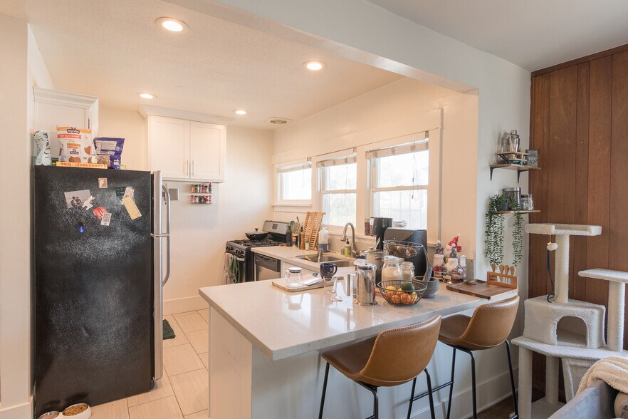 More Photos Of 1517 E 1st St, Long Beach Apartments For Sale