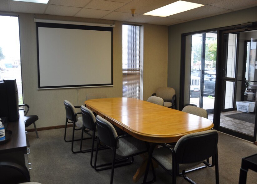 More Photos Of 1418 5th St S, Hopkins Manufacturing For Sale