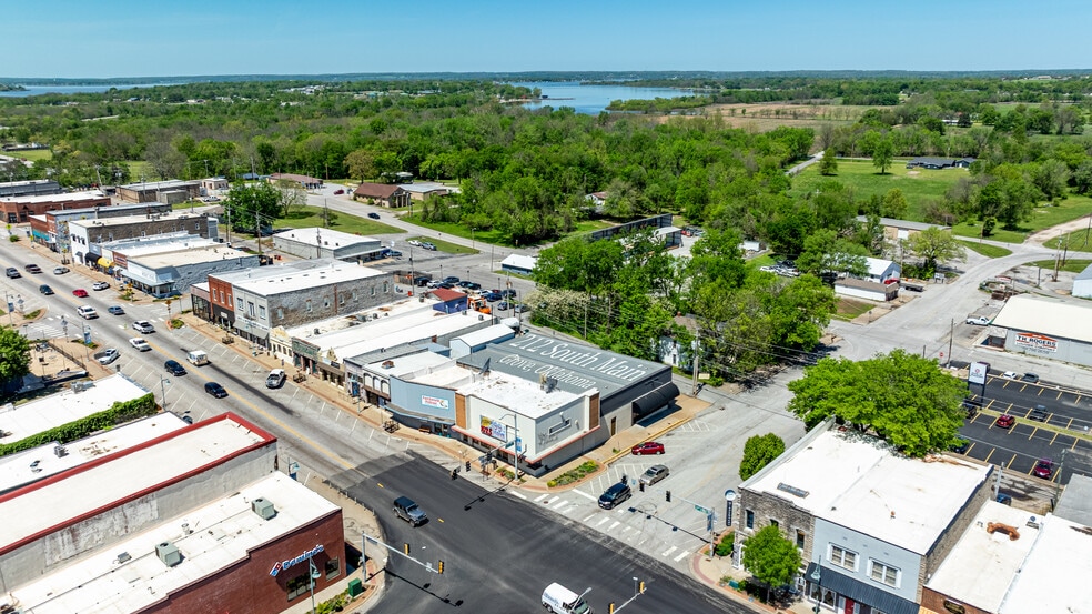 More Photos Of 212 S Main St, Grove Office For Sale