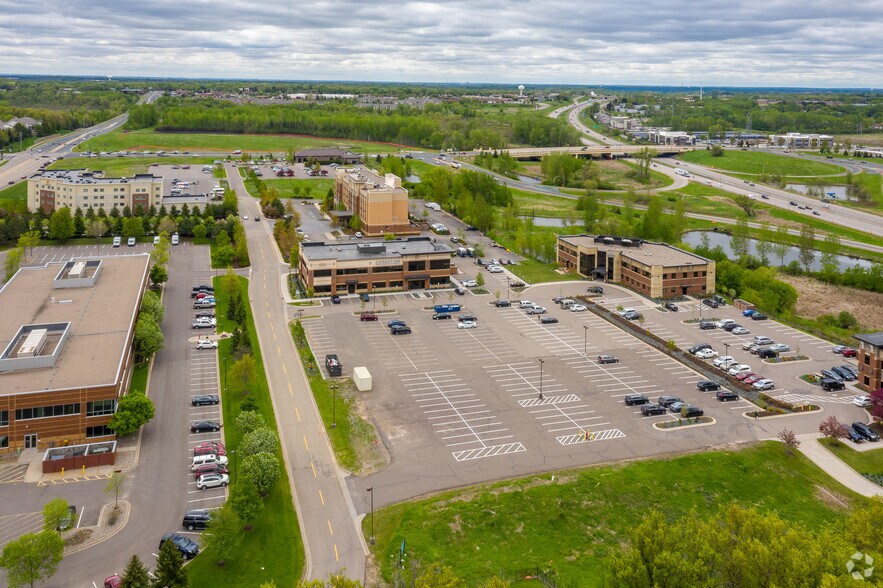 More Photos Of 652 Bielenberg Dr, Woodbury Office For Sale
