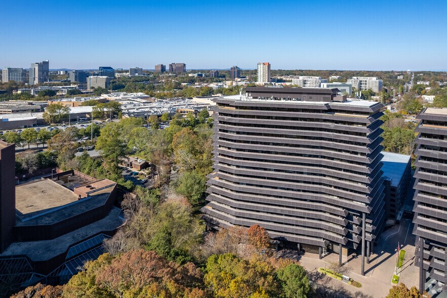 More Photos Of 1 Ravinia Dr, Atlanta Office For Lease