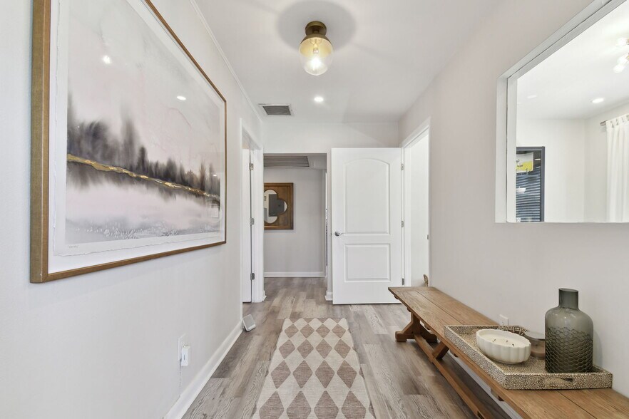 More Photos Of 3019 W Azeele St, Tampa Loft Creative Space For Sale