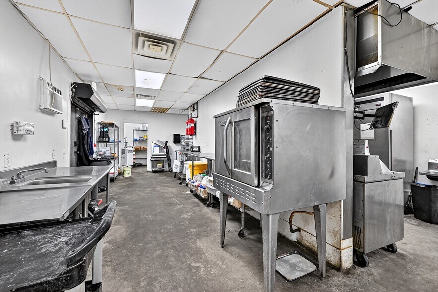 More Photos Of 301 N 1st St, Madill Restaurant For Sale