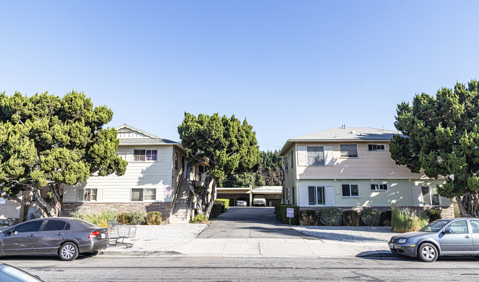 Primary Photo Of 14115-14119 Gilmore St, Van Nuys Apartments For Sale