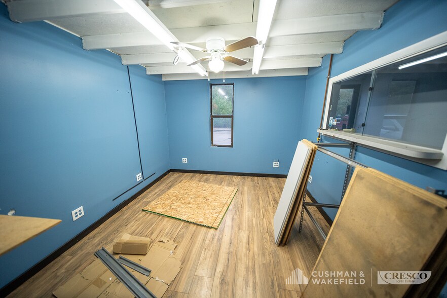 More Photos Of 8760-8798 Tyler Blvd, Mentor Warehouse For Lease