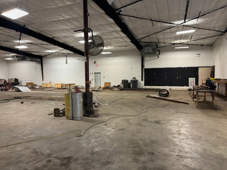 More Photos Of 8930 Gulf Fwy, Houston Warehouse For Lease