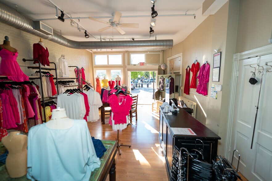 More Photos Of 813 S Broadway, Baltimore Storefront Retail Residential For Lease
