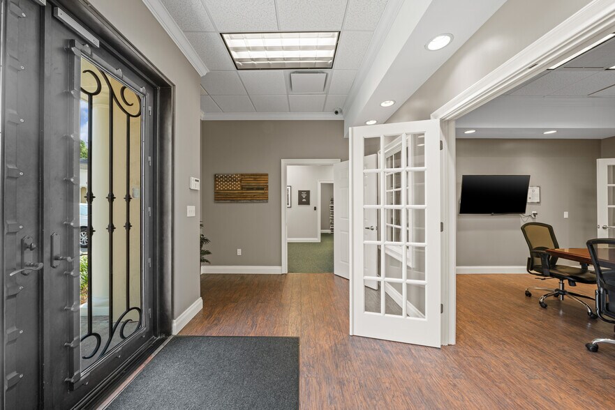 More Photos Of 17411 Bridge Hill Ct, Tampa Loft Creative Space For Sale