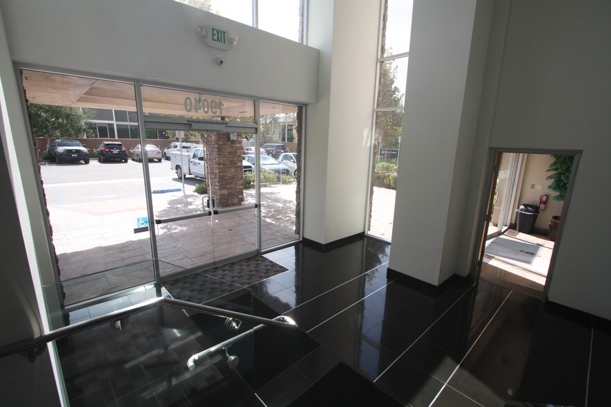 More Photos Of 19034-19042 Soledad Canyon Rd, Santa Clarita Medical For Lease