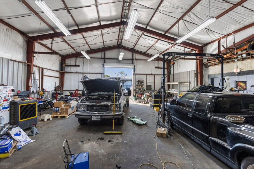 More Photos Of 4107 Weslow St, Houston Warehouse For Sale