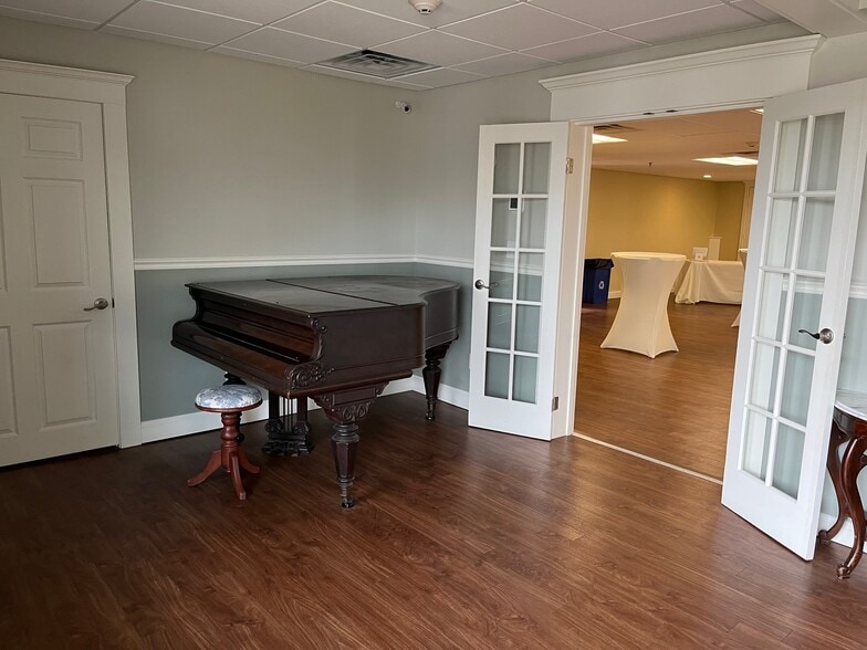 More Photos Of 49 Market St, Somersworth Religious Facility For Sale