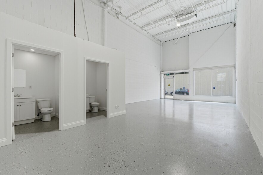 More Photos Of 397 Humberline Dr, Toronto Warehouse For Sale