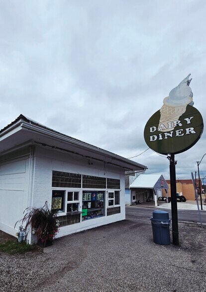 Primary Photo Of 301 Main St, Fairfax Fast Food For Sale