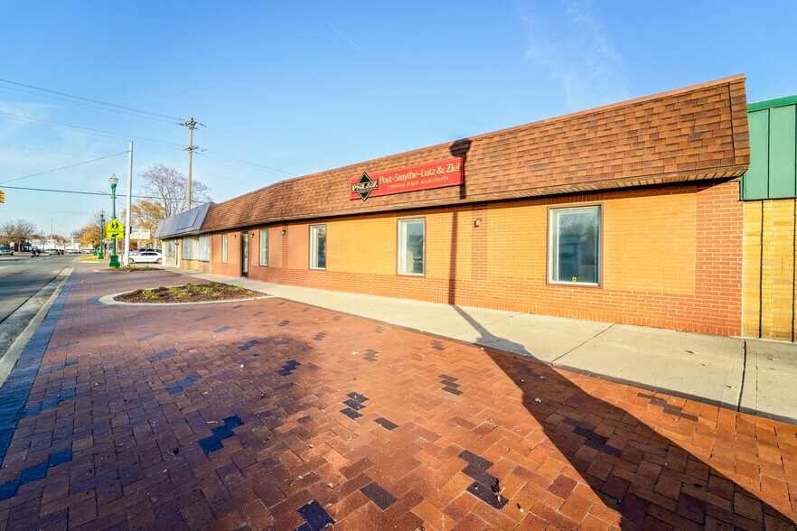 More Photos Of 4615-4621 S Wayne Rd, Wayne Storefront For Sale